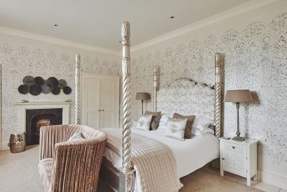 A bedroom at Queen Anne Estate, Vale of Glamorgan