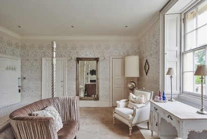A bedroom at Queen Anne Estate, Vale of Glamorgan