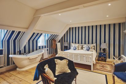 A bedroom at Queen Anne Estate, Vale of Glamorgan
