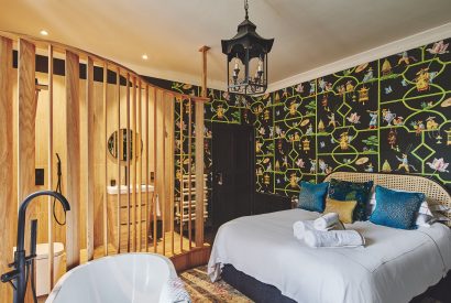 A bedroom at Queen Anne Estate, Vale of Glamorgan