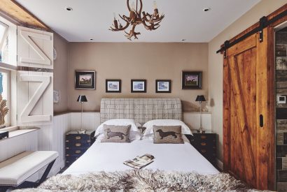 A bedroom at Queen Anne Estate, Vale of Glamorgan