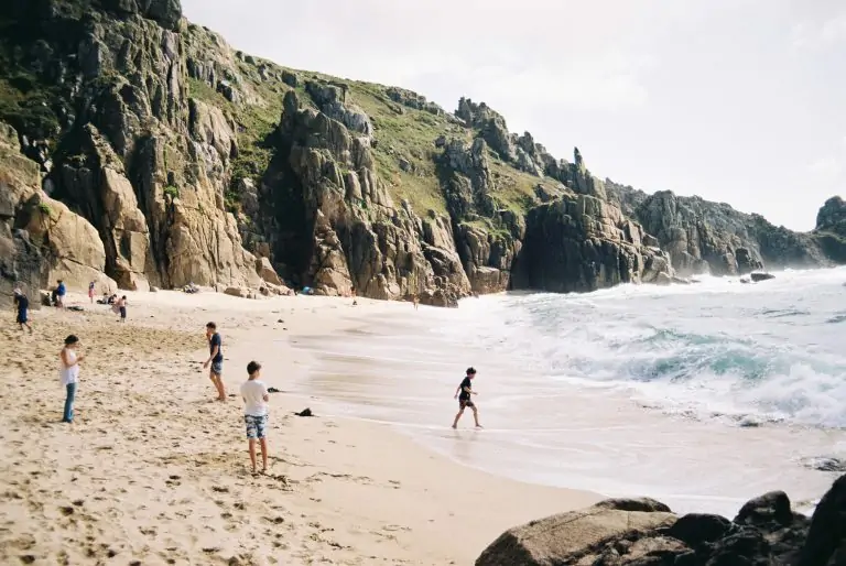 Coastal cottages Cornwall beach