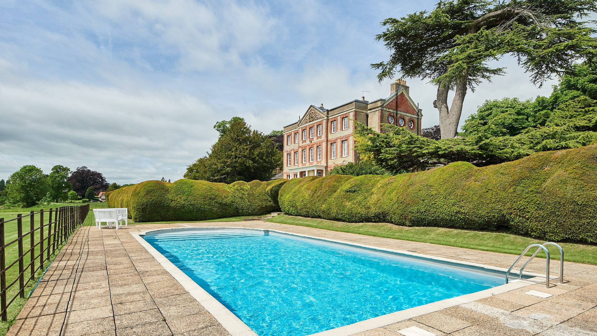Country Manor Pool
