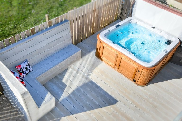 Hot tub at Ty Llewelyn on Llyn Peninsula